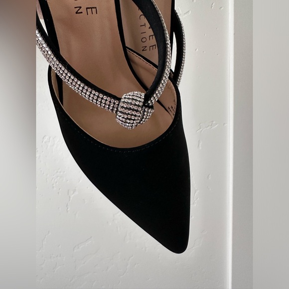 Never worn! 5.5 Black, rhinestones, Journee Collection, Lunna Mule Pump - Picture 13 of 16
